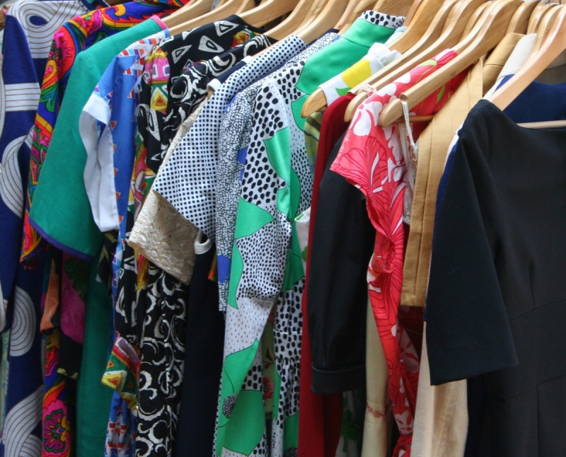 ecommerce-ESCRAGNOLLES-min_dresses_apparel_clothing_clothes_clothes_hangers_wooden_hangers_retail_shop_closet-1149845
