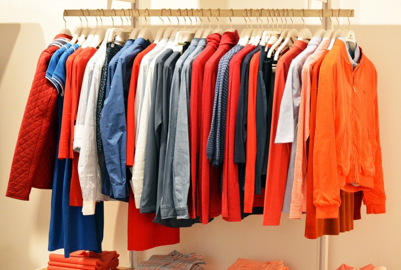 ecommerce-ESCRAGNOLLES-min_store_clothes_clothing_line_fashion_retail_clothing_store_shop-633917